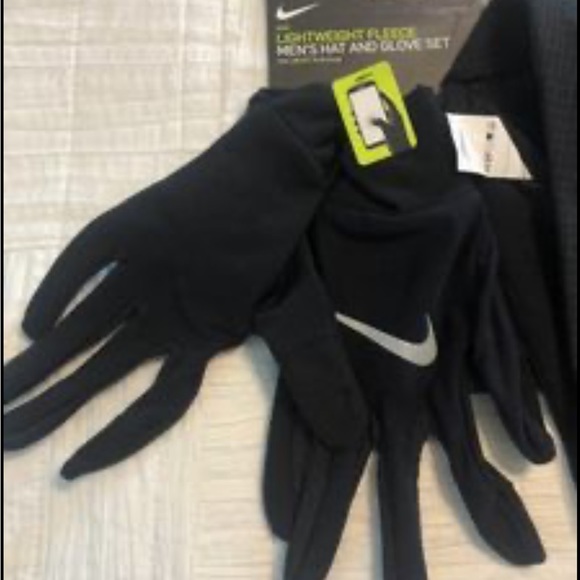 NC A&T Nike dri-fit hat and glove set. Gloves are touch screen compatible. BNWT - Picture 3 of 5